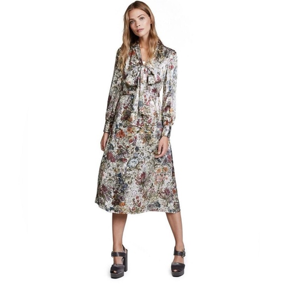 Chic Floral Tie-Neck Dress - Picture 6 of 15